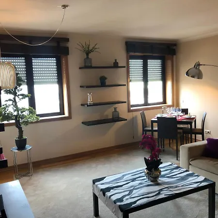 Pool And Parking In A Private Condominium - Gardens_hosting Lisboa