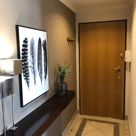 Pool And Parking In A Private Condominium - Gardens_hosting Apartamento Lisboa