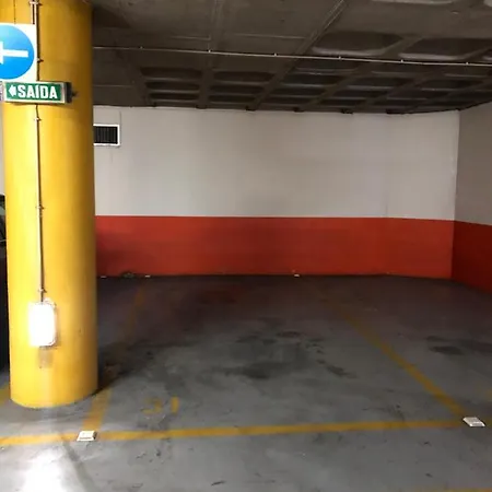 Pool And Parking In A Private Condominium - Gardens_hosting Apartamento Lisboa