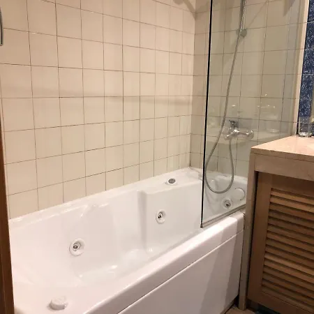 Pool And Parking In A Private Condominium - Gardens_hosting Apartment Lisbon
