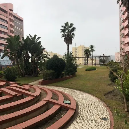 Pool And Parking In A Private Condominium - Gardens_hosting *