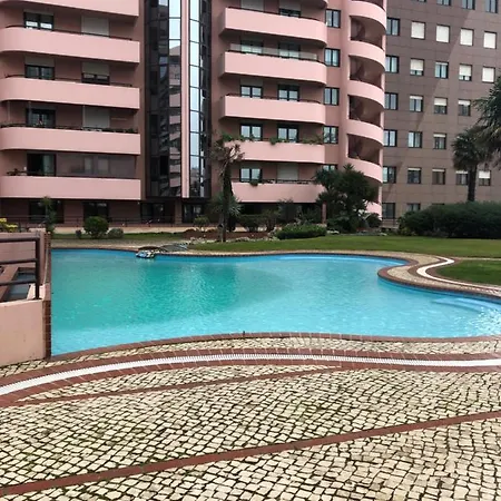 Pool And Parking In A Private Condominium - Gardens_hosting Apartment Lisbon